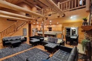 TV connectée, cheminée, chaîne hi-fi