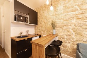 Fridge, microwave, stovetop, coffee/tea maker