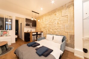 1 bedroom, iron/ironing board, travel crib, WiFi