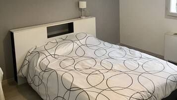 6 habitaciones, escritorio, tabla de planchar con plancha y wifi gratis