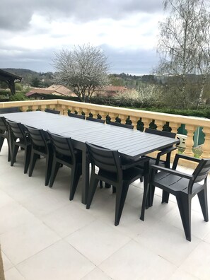 Outdoor dining - Comfortable 4-star house in the heart of Perigord (Lalinde)