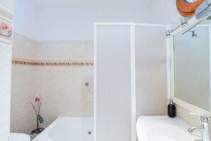 Hair dryer, towels, soap, shampoo - Le Béryl - Apt 2 chambres vue mer (Nice)