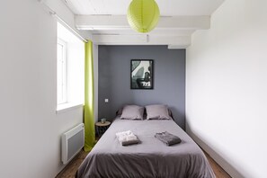 4 Schlafzimmer, Bügeleisen/Bügelbrett