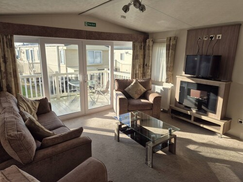 Grogu's Rest - 2 bedrooms with decking sleeps 6