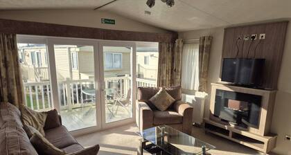 Grogu's Rest - 2 bedrooms with decking sleeps 6