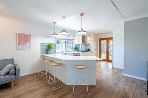 Interior - Burleigh Beach Oasis, Pool, 500m to Beach (Gold Coast)