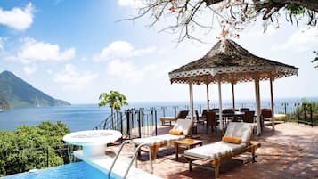 Piscina infinita
