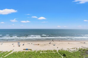 På stranden