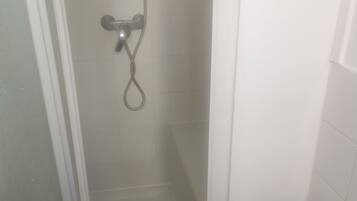 淋浴设施、毛巾