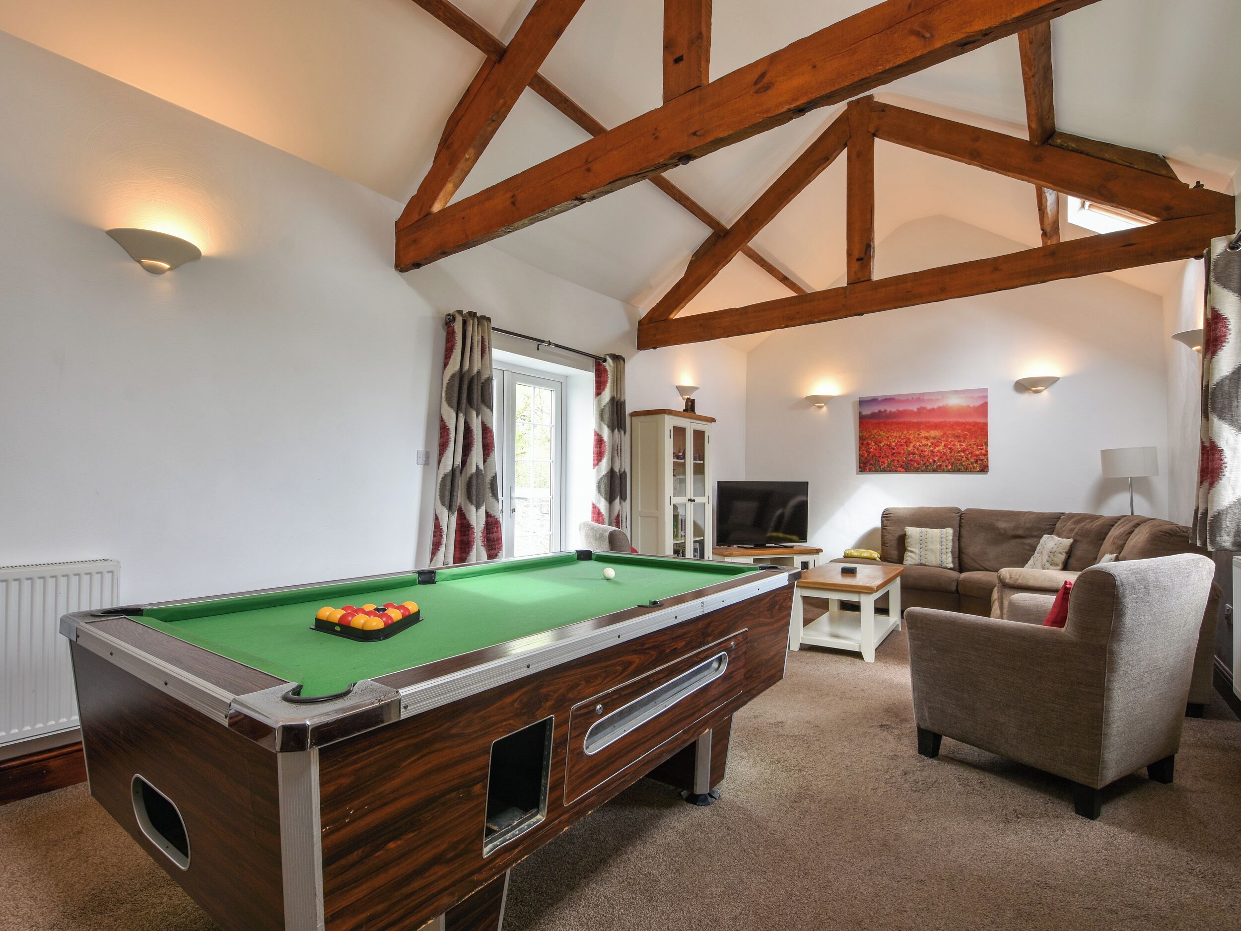 คอทเทจ | บริเวณนั่งเล่น | ทีวี