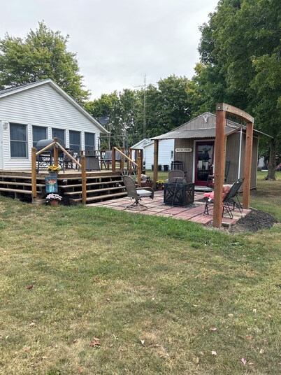 Cozy little house in town with country view on backdeck.