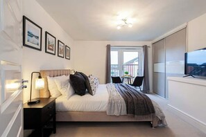 4 slaapkamers, een strijkplank/strijkijzer, wifi, beddengoed