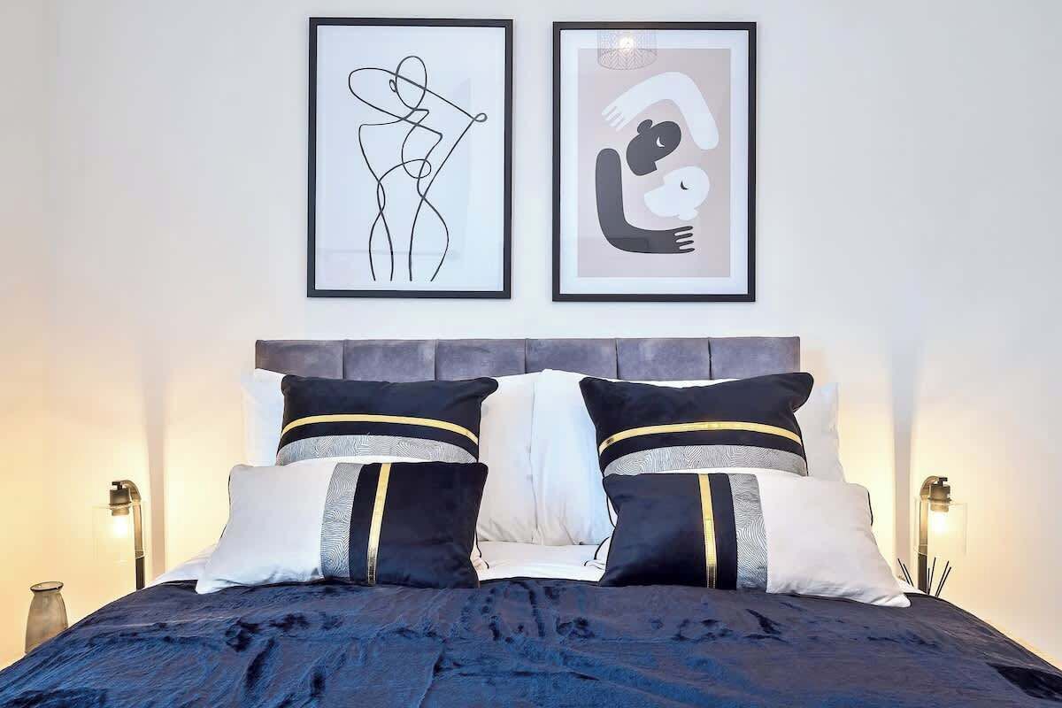 3 slaapkamers, een strijkplank/strijkijzer, wifi, beddengoed