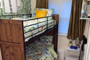 3 bedrooms, iron/ironing board, free WiFi, bed sheets