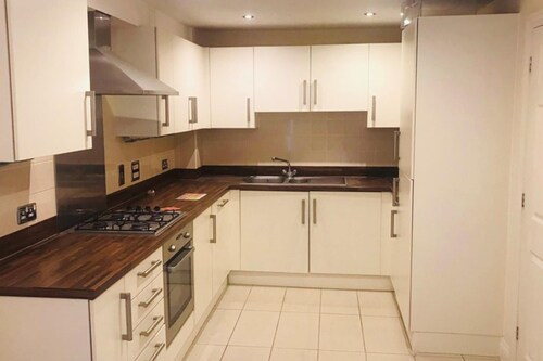 3 Bed Lego Themed Home - Sleeps 6 - Wifi, Parking