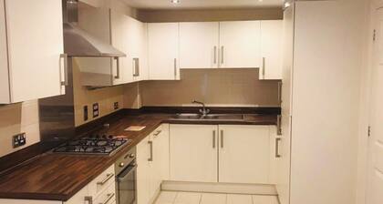 3 Bed Lego Themed Home - Sleeps 6 - Wifi, Parking