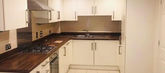 3 Bed Lego Themed Home - Sleeps 6 - Wifi, Parking