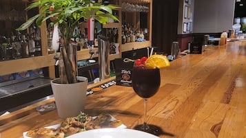 Bar (in der Unterkunft)