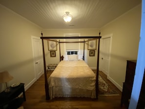 4 bedrooms, iron/ironing board, free WiFi, bed sheets - Masters rental - Historic federal in the heart of Edgefield county (Johnston)