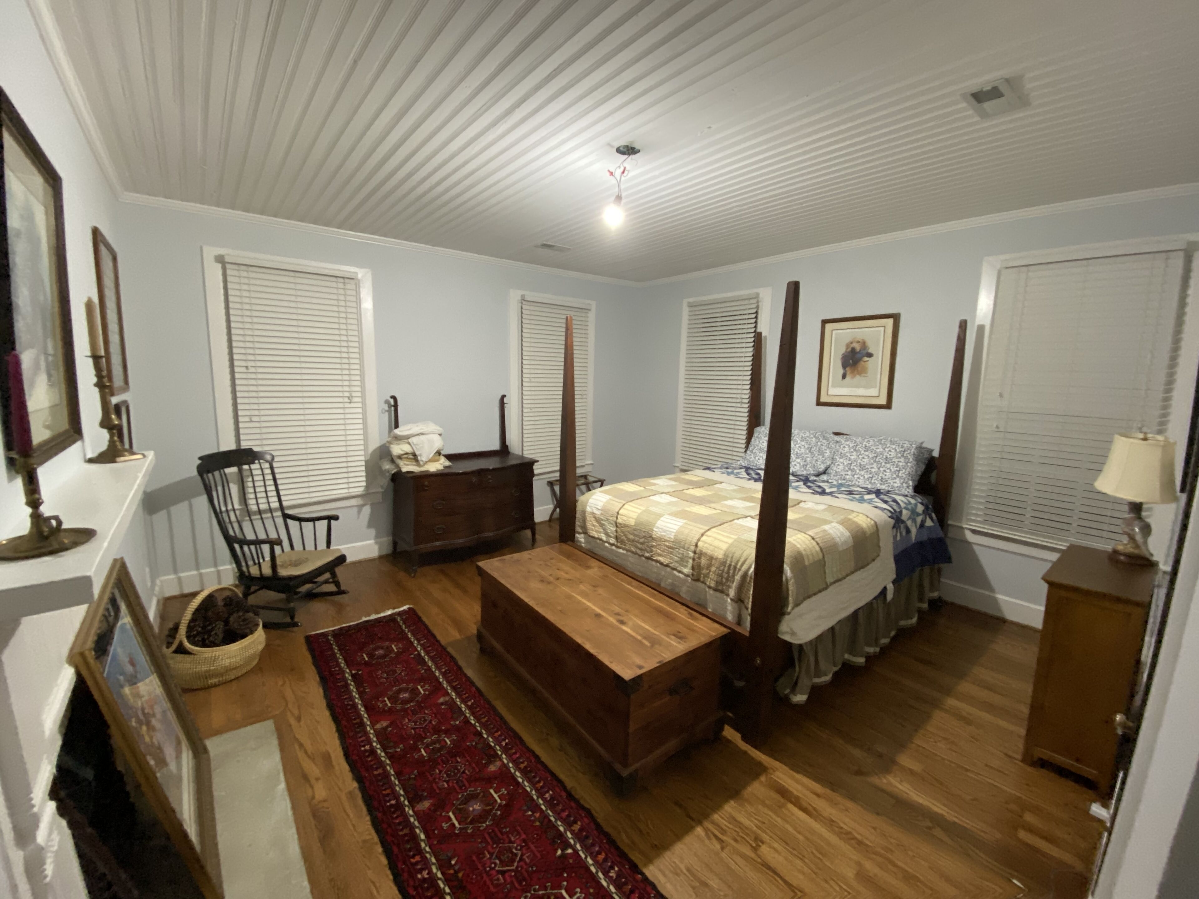 4 bedrooms, iron/ironing board, free WiFi, bed sheets