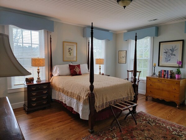 4 bedrooms, iron/ironing board, free WiFi, bed sheets