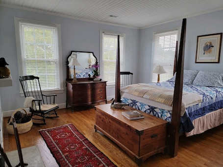 4 bedrooms, iron/ironing board, free WiFi, bed sheets