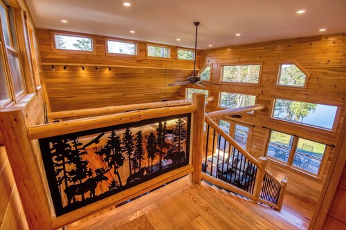 Dodge Lodge - Newly renovated home right on Dodge Pond