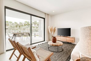 TV - Casa Maragem - New 3 bedroom apartment with garden and private pool (Portimão)