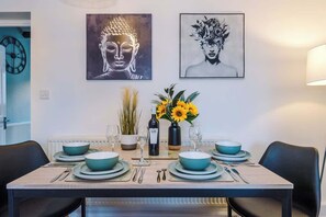 Dining - Cosy house, amazing location, perfect for couples! (Chester)