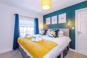 1 bedroom, iron/ironing board, travel cot, WiFi - Cosy house, amazing location, perfect for couples! (Chester)