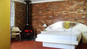 Standard Double Room | Desk, soundproofing, iron/ironing board, free WiFi