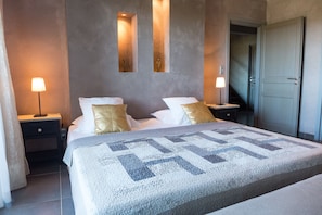 12 bedrooms, iron/ironing board, travel cot, free WiFi