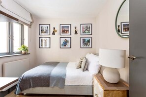 3 bedrooms, desk, iron/ironing board, Internet