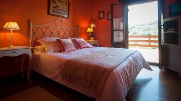 6 slaapkamers, een strijkplank/strijkijzer, gratis wifi, beddengoed