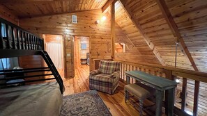 2 bedrooms, travel crib, free WiFi, bed sheets