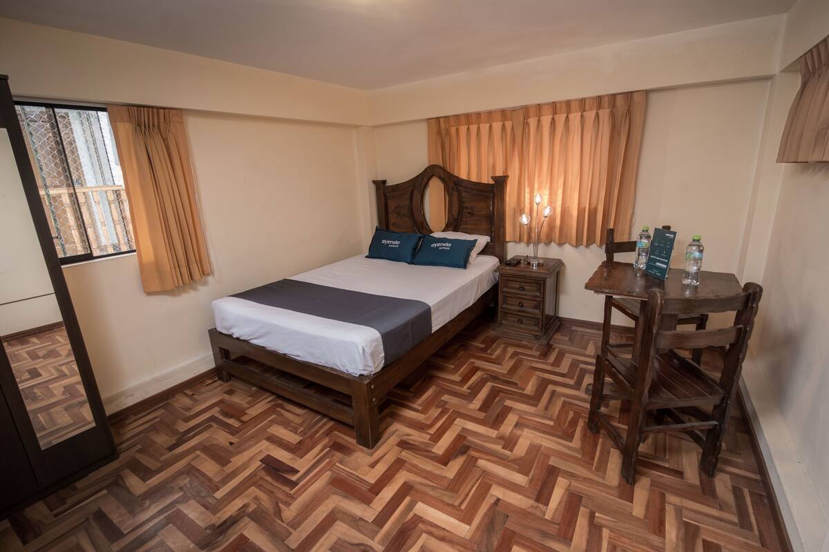 Hypo-allergenic bedding, free WiFi, bed sheets