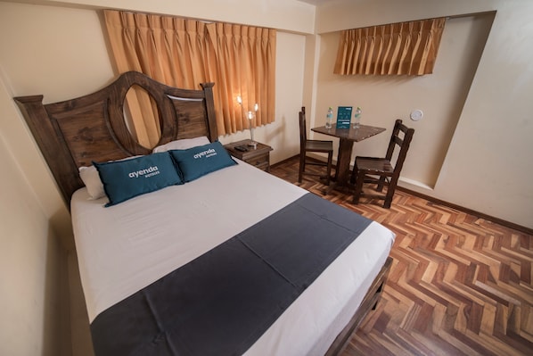 Hypo-allergenic bedding, free WiFi, bed sheets