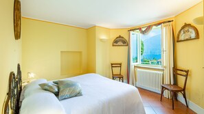 4 bedrooms, desk, iron/ironing board, free WiFi - Villa La Dolce 8, Emma Villas (Santa Maria Rezzonico)