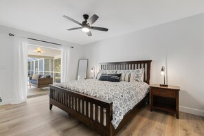 3 bedrooms, iron/ironing board, WiFi, bed sheets - Unplug & Unwind, Pet-friendly & Spacious Pool -Villa Piper's Paradise - Roelens Vacations (Cape Coral)