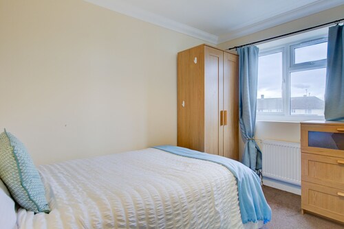 Spacious house in a quite cul de sac with parking and great location.