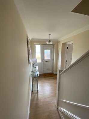 Interior - Spacious house in a quite cul de sac with parking and great location. (Reading)