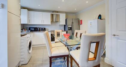 Spacious house in a quite cul de sac with parking and great location.