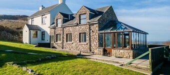 Stormy Castle - 6 Bedroom Sleeps 14 - Llangennith