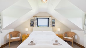 6 bedrooms, iron/ironing board, WiFi, bed sheets