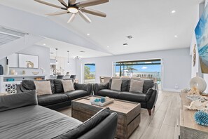 Una Smart TV, un reproductor estéreo