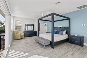 5 bedrooms, desk, iron/ironing board, travel crib