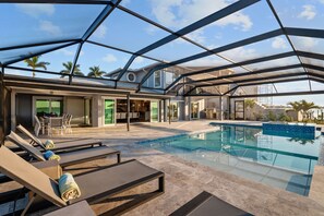Piscine extérieure, piscine chauffée