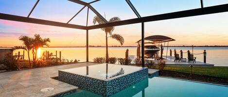 Piscina all'aperto, una piscina riscaldata