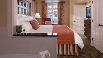 2 bedrooms, in-room safe, iron/ironing board, free WiFi