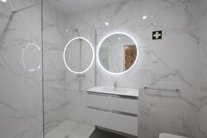 Hair dryer, bidet, towels - NEW Luxury apartment with pool - 5 min walking to the beach (Armação de Pêra)